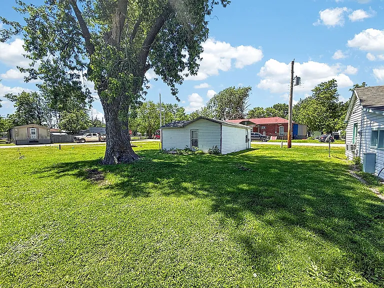 216 Rollins St — Photo 37