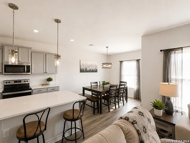 3 bed, 2.5 bath, 1916 sqft, $2,150 — Photo 3