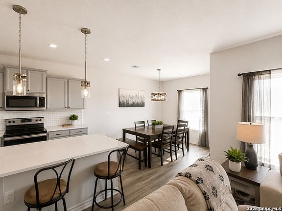 3rd image of 6738 Shiraz Way