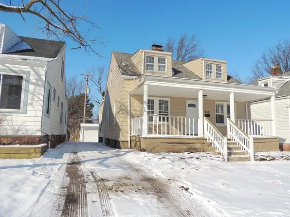858 Lecona Dr, Cleveland Heights, OH 44121
