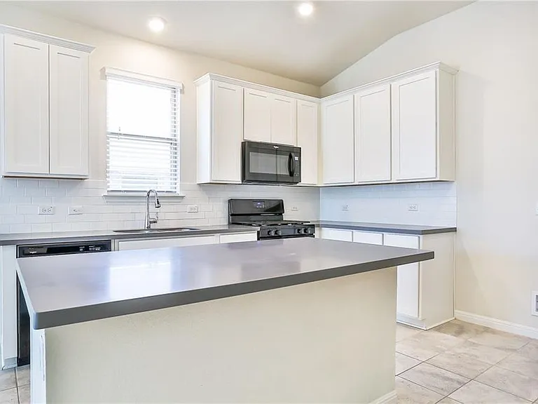 637 Gabrielle Anne Dr — Photo 4