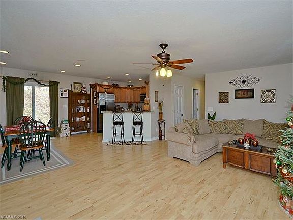 4th image of 312 Queen St