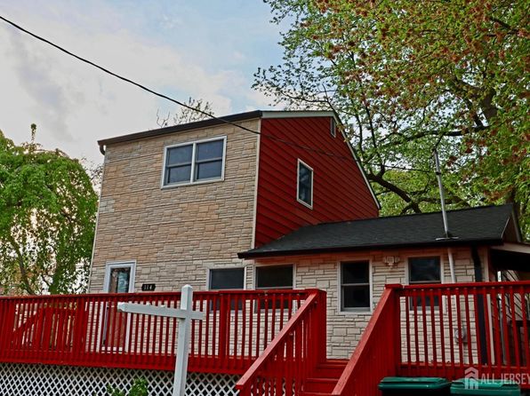 114 Pine Island Ter, Keyport, NJ 07735