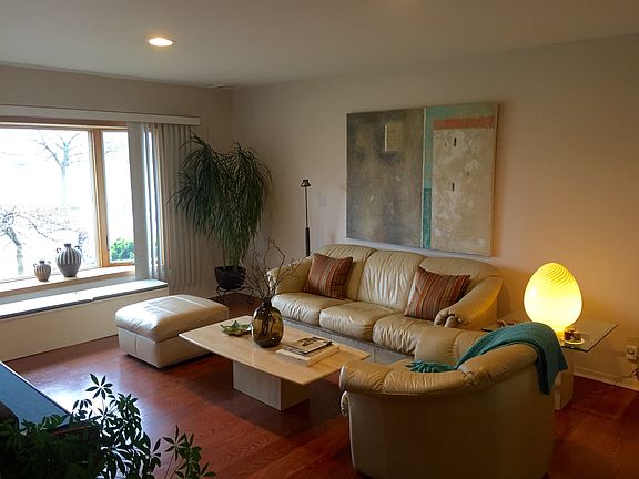 4th image of 127 Pollok Pl