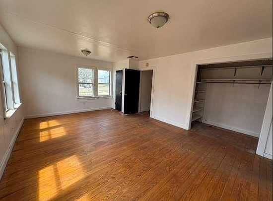 5th image of 910 S 11th St