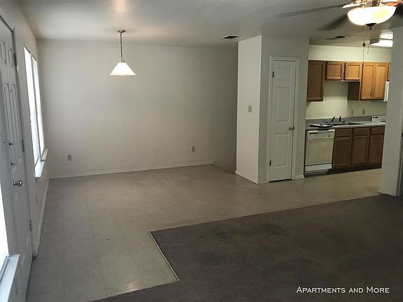 3rd image of 921 Sagewood Trl