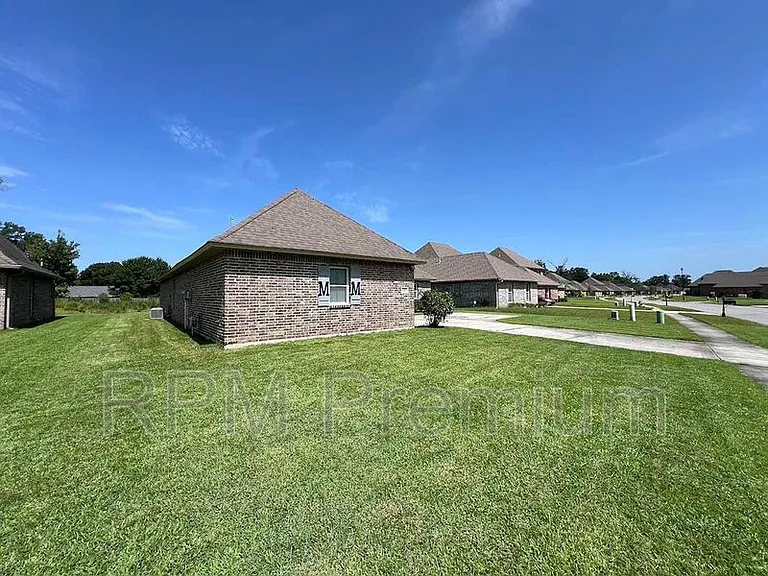 18063 River Landing Dr — Photo 3