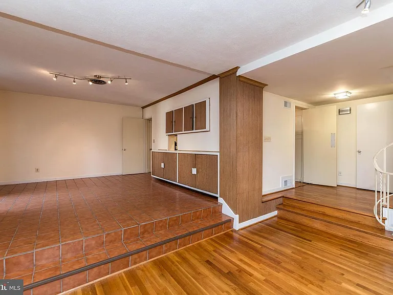 9322 W Parkhill Dr — Photo 17