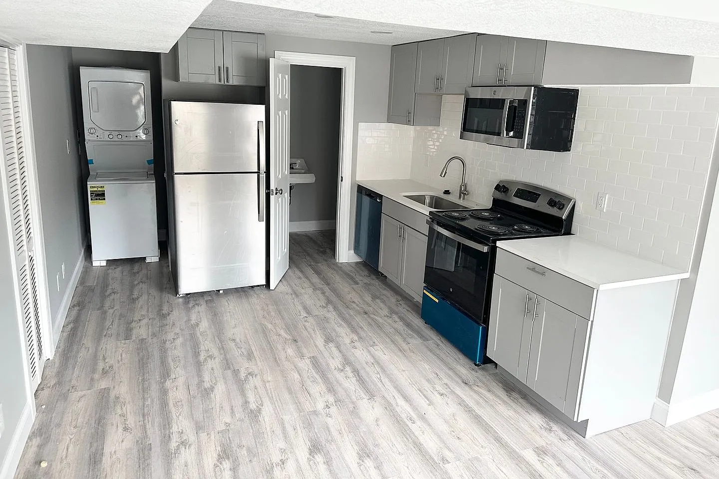 Henry Louis Apartments — Photo 2