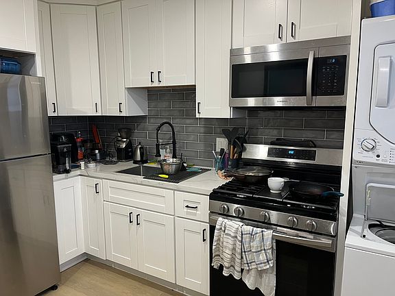 5th image of 3928 Clairemont Dr