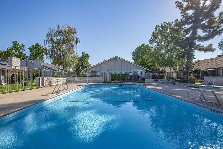 Bear Creek Manor/Bear Creek Terrace — Photo 2