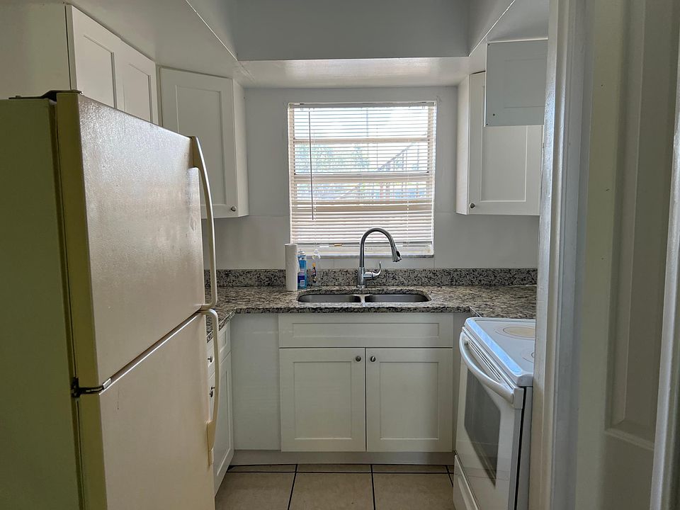1st image of 814 N G St