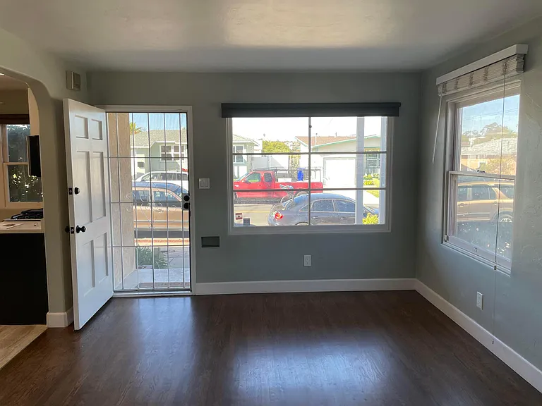 2875 Baily Ave — Photo 9