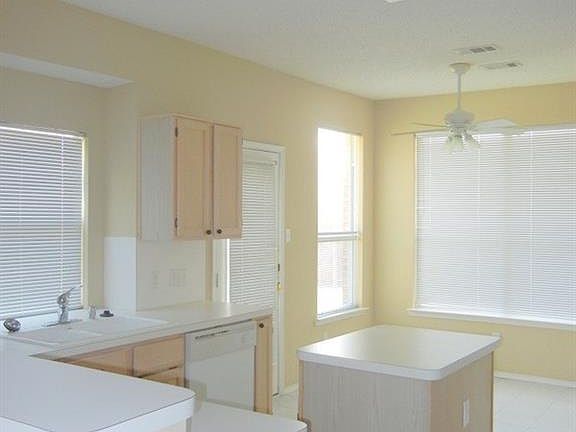 2nd image of 1406 Chatsworth Ln
