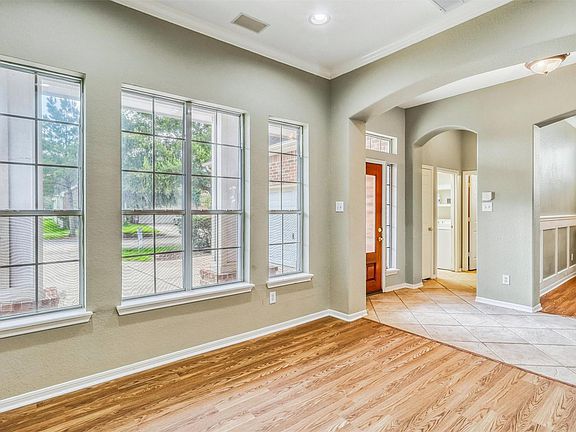 5th image of 6102 Breezy Hollow Ln