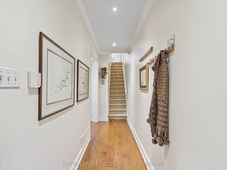 88 Asquith Ave — Photo 2