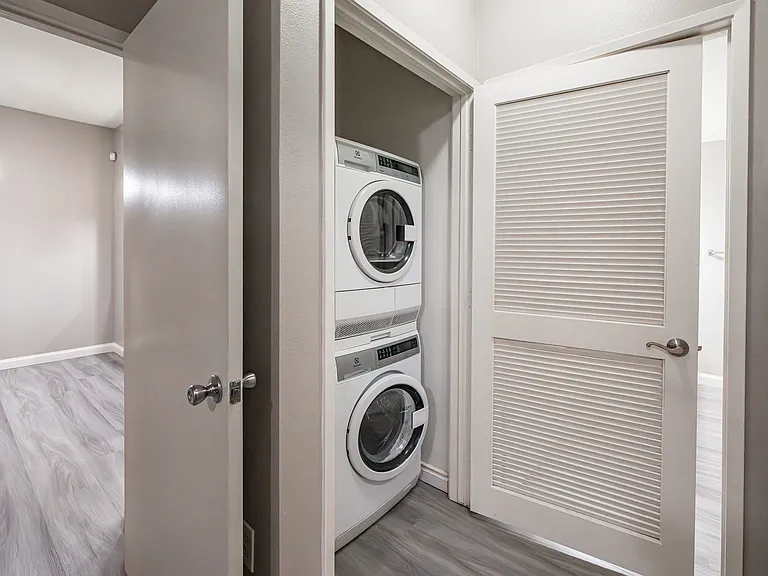 Metro 102 Apartments — Photo 10