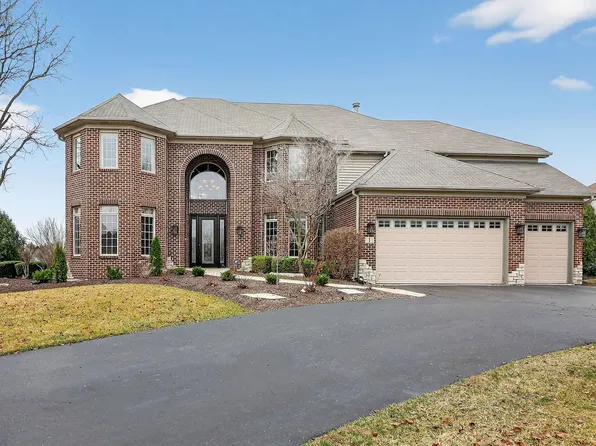 1 Crenshaw Ct, Bolingbrook, IL 60490