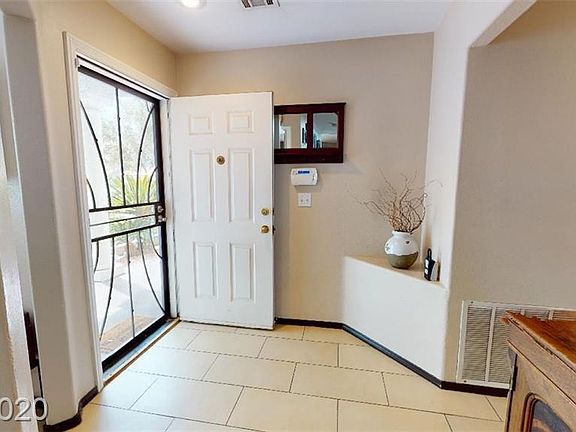 5th image of 8472 Pacific Fountain Ave