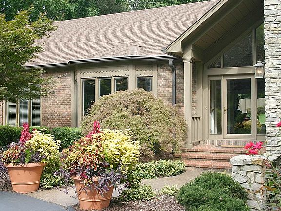 2nd image of 3107 Oakridge Ct