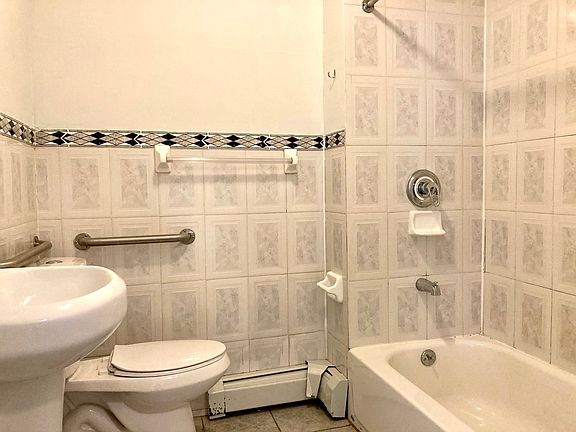 4th image of 114 Manhattan Ave #1R