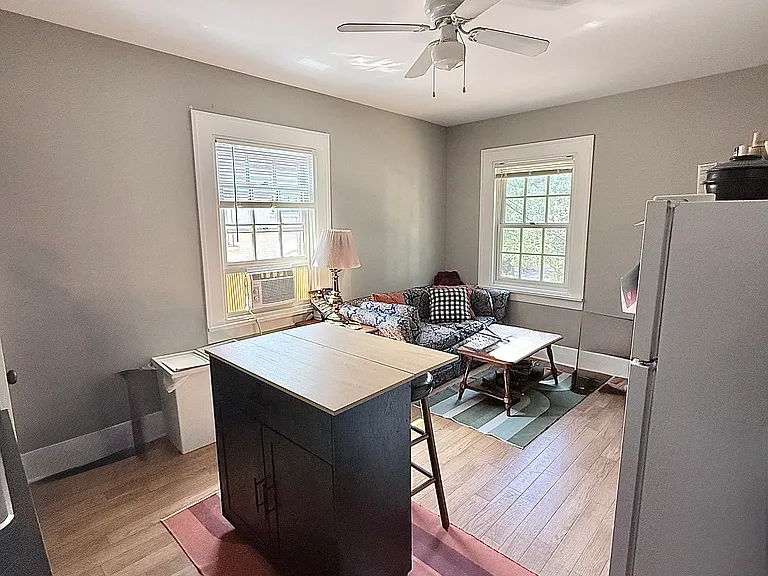 412 Crescent St NE #3 — Photo 4