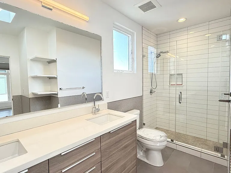 3235 Louise St #C — Photo 45