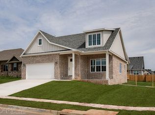952 Pinnacle St, Prairie Grove, AR 72753