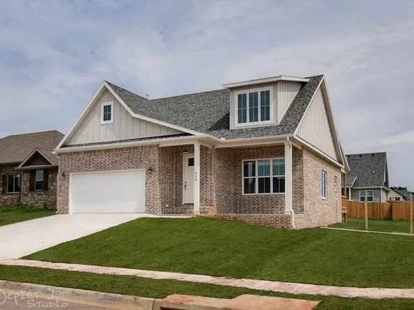 952 Pinnacle St, Prairie Grove, AR