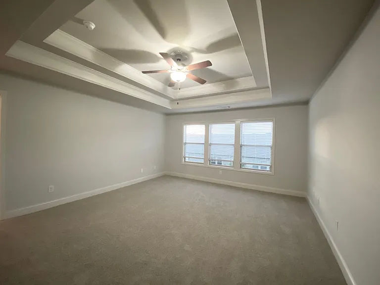 390 Holdings Dr — Photo 10