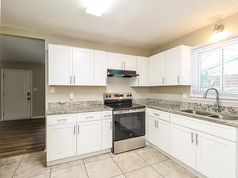 9324 Edgevale Dr — Photo 6