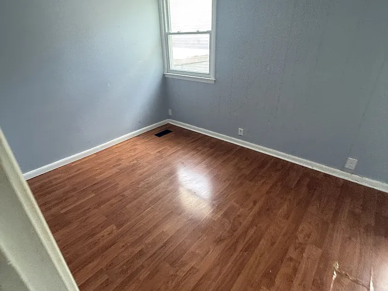 118 S Crysler Ave — Photo 8