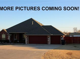 612 SW 45th St, Moore, OK 73160