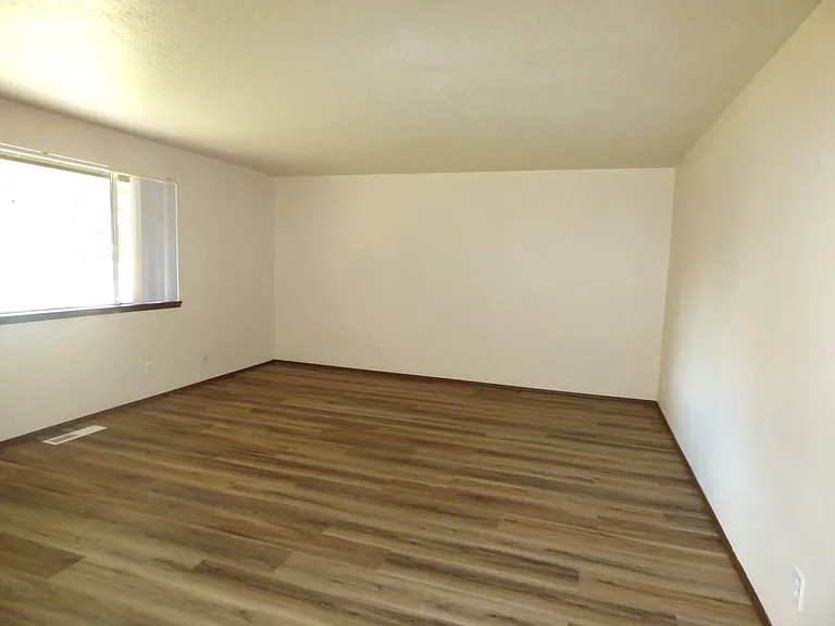 4824 Falcon Ct NE — Photo 13