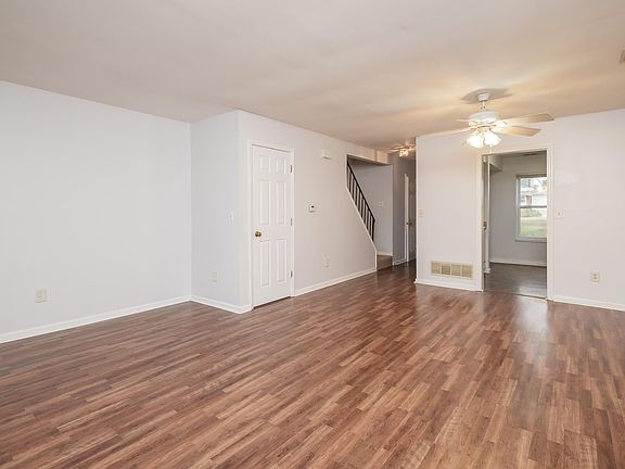 4th image of 382 Windsor Park Dr