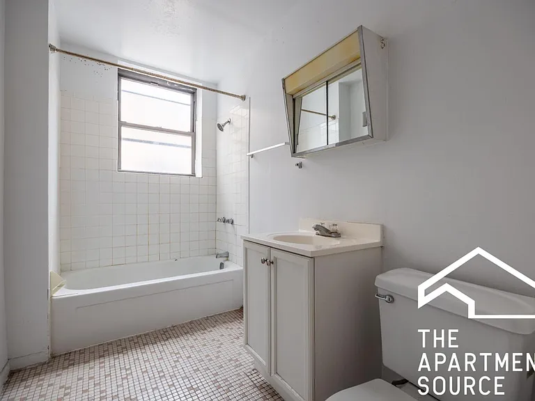 3147 W Medill Ave #3 — Photo 4