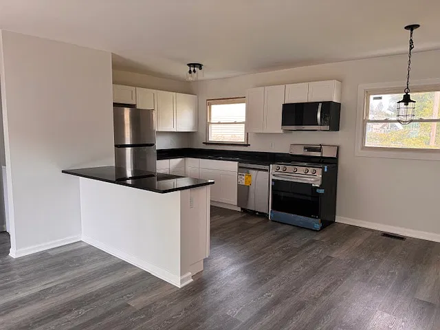 3 bed, 925 sqft, $2,500 — Photo 4