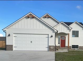 9926 Jasmine Dr, Manhattan, KS 66502