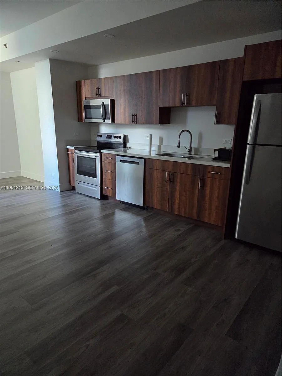 Building Photo - 111 E Flagler St #706