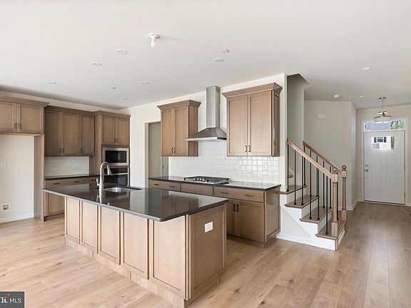 2nd image of 14 Tullow Hill Dr