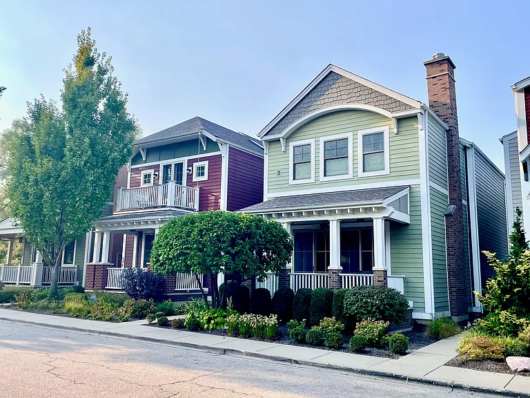Wonderful neighborhood for strolling on the friendly sidewalks yet just a few steps from thriving historic downtown