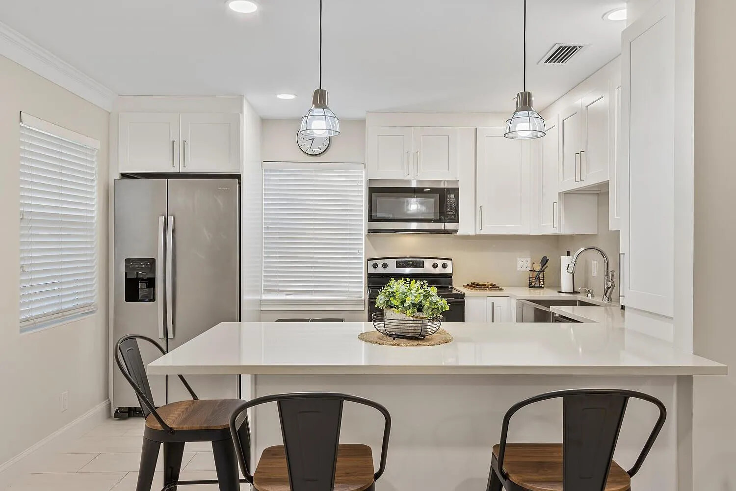 2 bed, 1.0 bath, 950 sqft, $2,550 — Photo 2