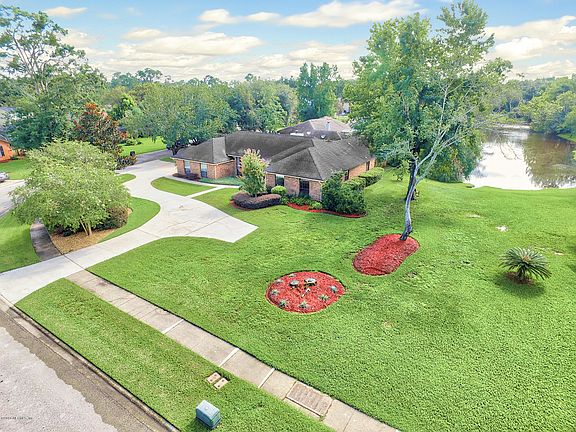 3rd image of 3826 Fairbanks Forest Dr