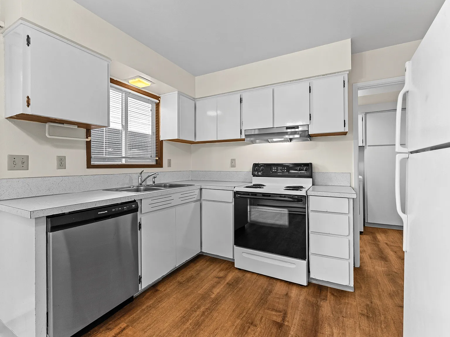 2 bed, 1.5 bath, $1,400 — Photo 3