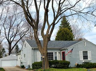 7425 N Longacre Rd, Fox Pt, WI 53217