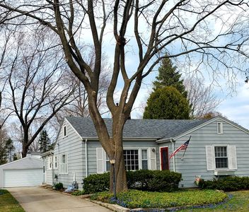 7425 N Longacre Rd, Fox Pt, WI, 53217