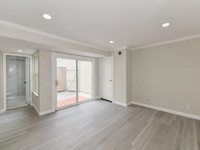 37 Wellesley — Photo 12