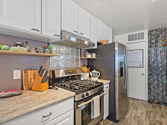 5th image of 821 Saint Marks St Spc 8