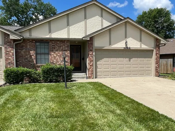 2633 SW Arrowhead Rd #A, Topeka, KS 66614