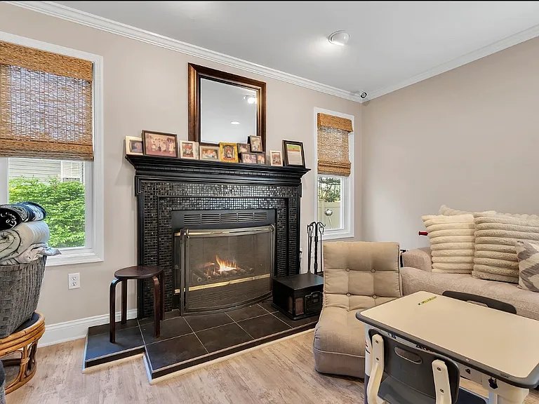 1 Edinburgh Ct — Photo 14